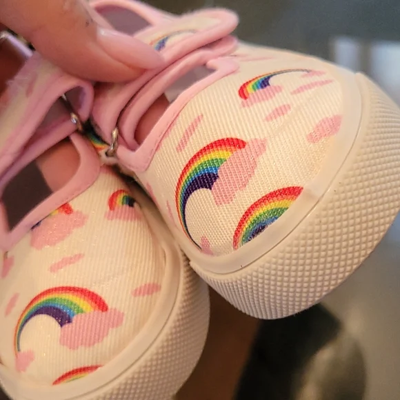 💚5/$20💚 Rainbow Toddler Shoes with Rainbows - Picture 4 of 5